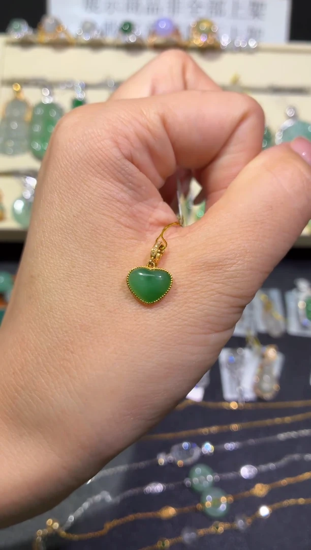 翡翠18K金镶嵌颈饰天然翡翠A货