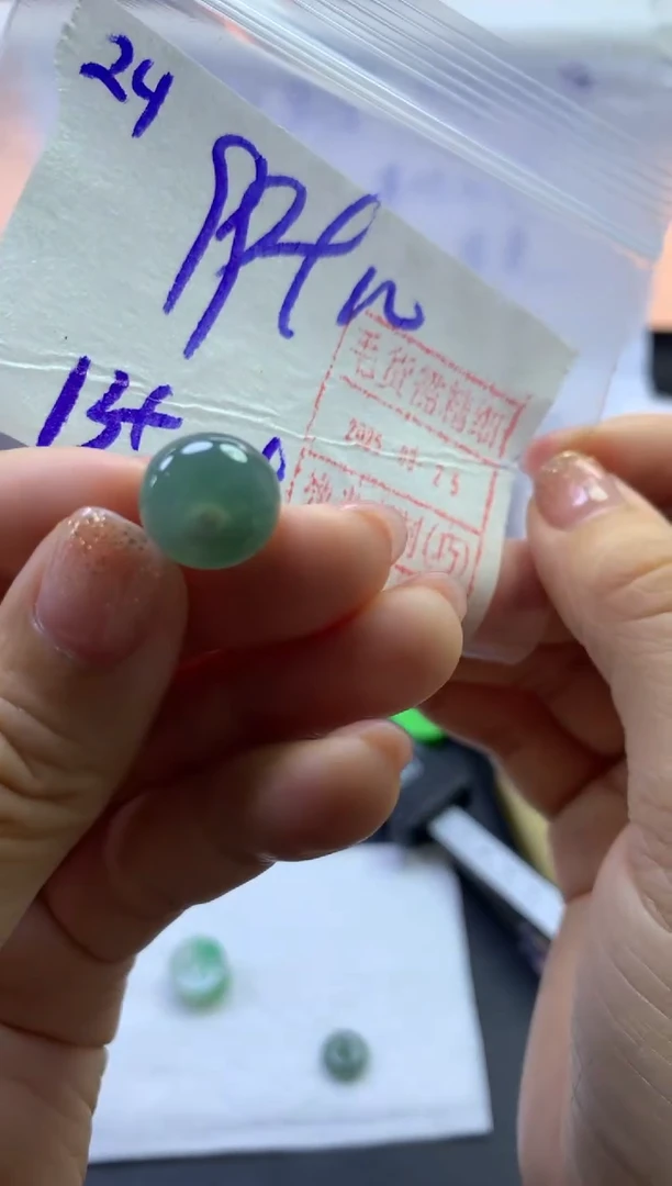 未镶嵌定制翡翠24小扣子*109元毛货需精抛光