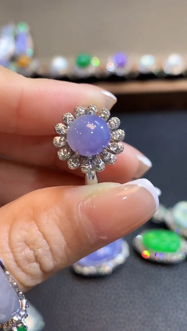 18K金镶嵌戒指翡翠C2 紫货有一定色差