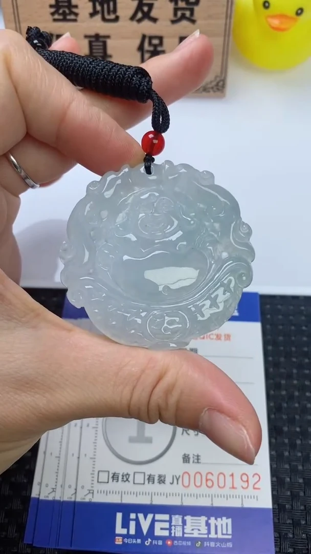 翡翠未镶嵌颈饰