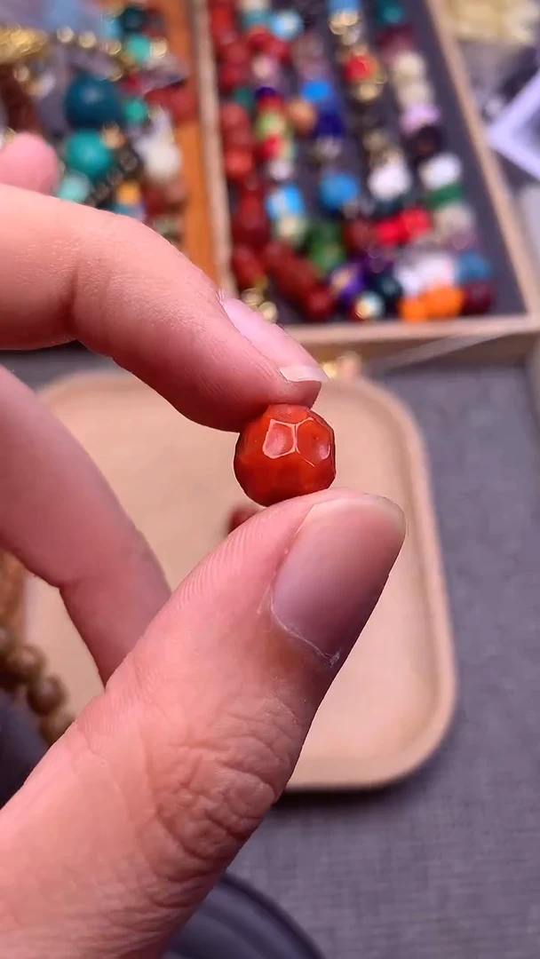 未镶嵌三通南红玛瑙无相卡10mm单个发