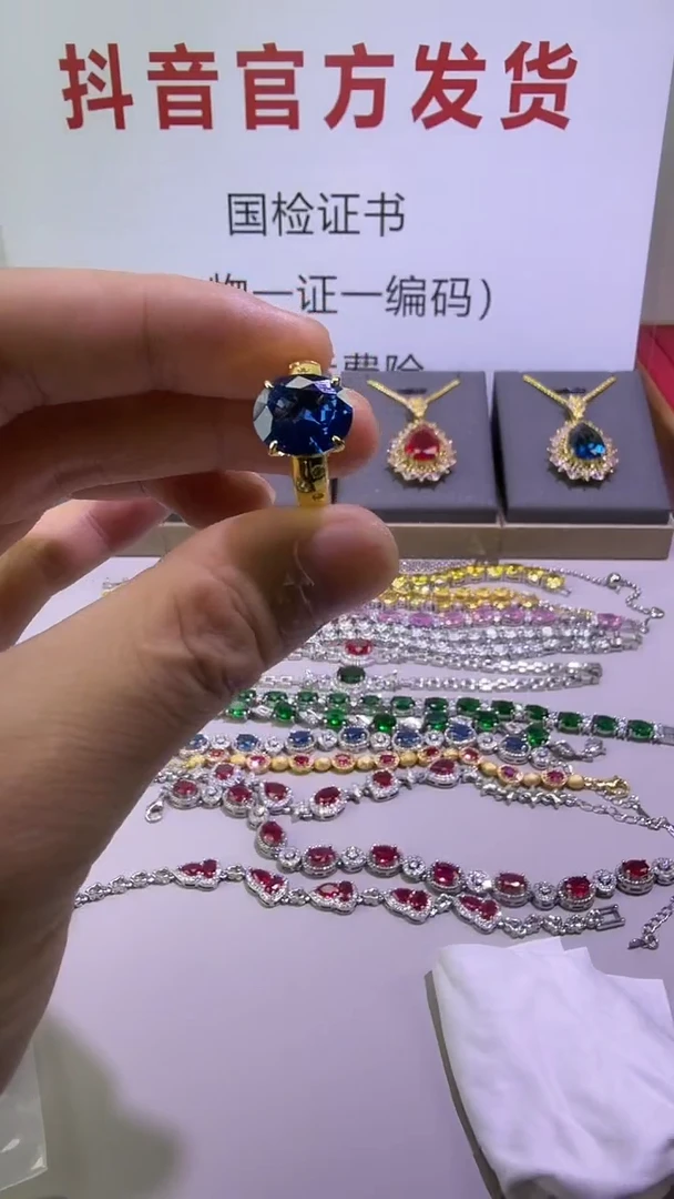 戒指蓝宝石18K金镶嵌111