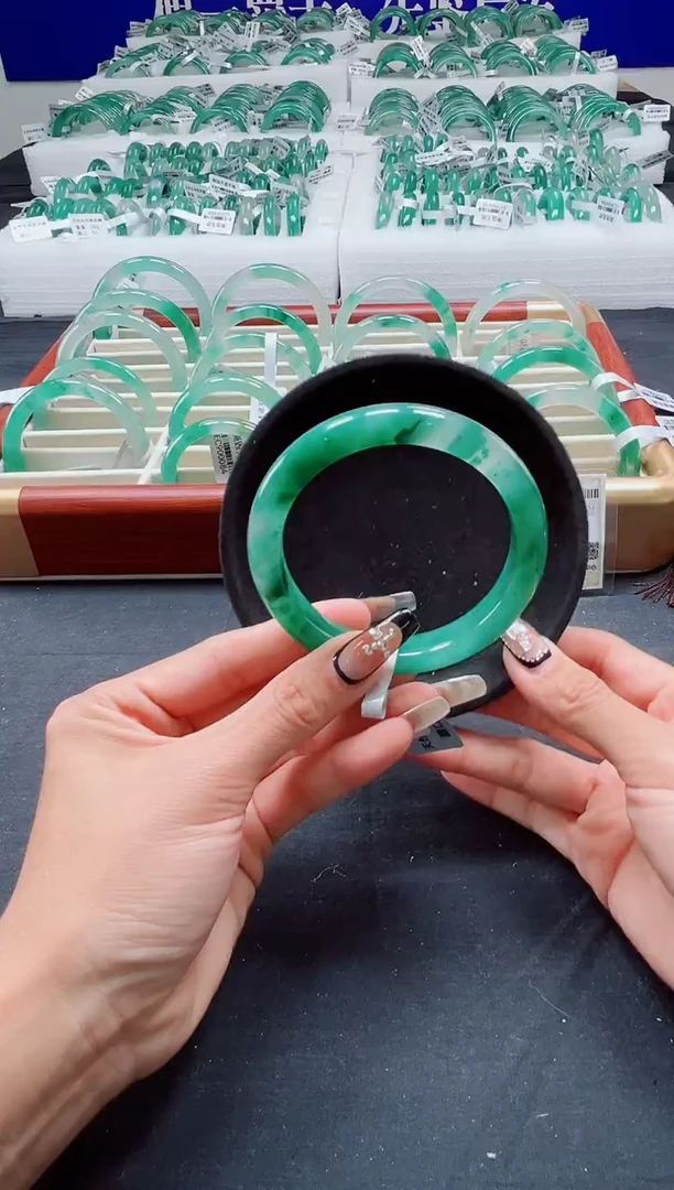 未镶嵌手镯石英质玉（非洲翠）圈口62