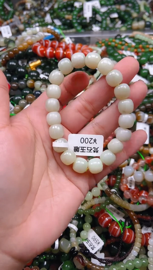 和田玉未镶嵌颈饰1