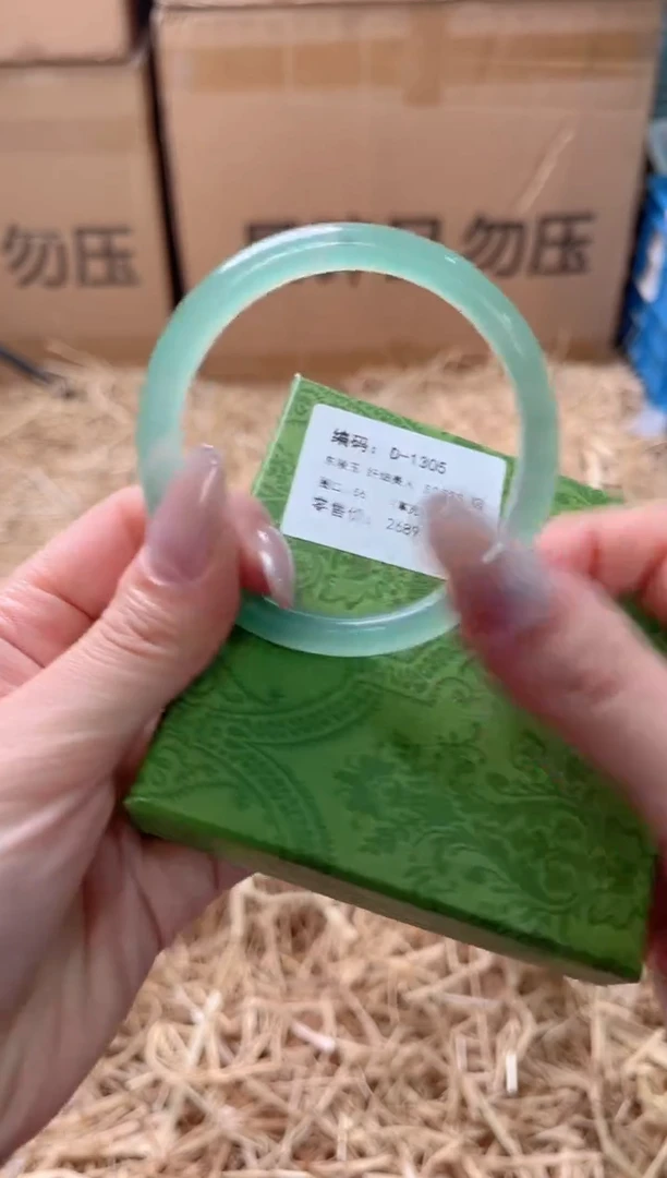 未镶嵌手镯石英质玉D-1305