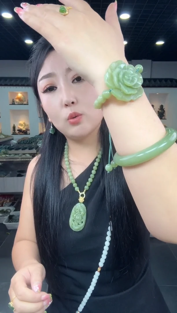 未镶嵌岫玉手链湖水绿玫瑰花手牌