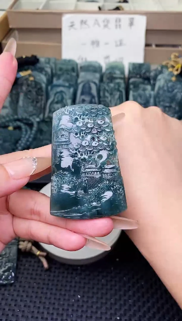 颈饰未镶嵌翡翠