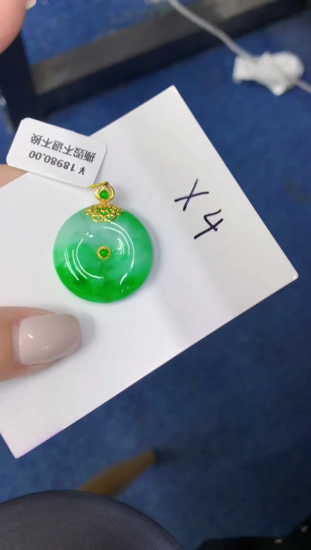 颈饰18K金镶嵌翡翠缅甸天然翡翠A货