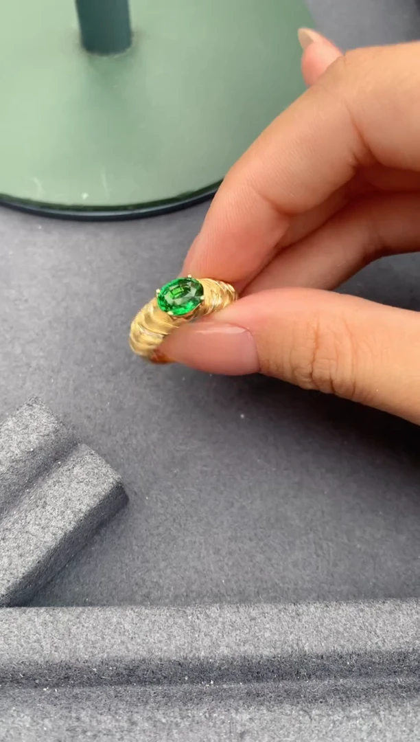 18K金镶嵌戒指石榴石（沙弗莱）1.5ct沙弗莱 定制  FD