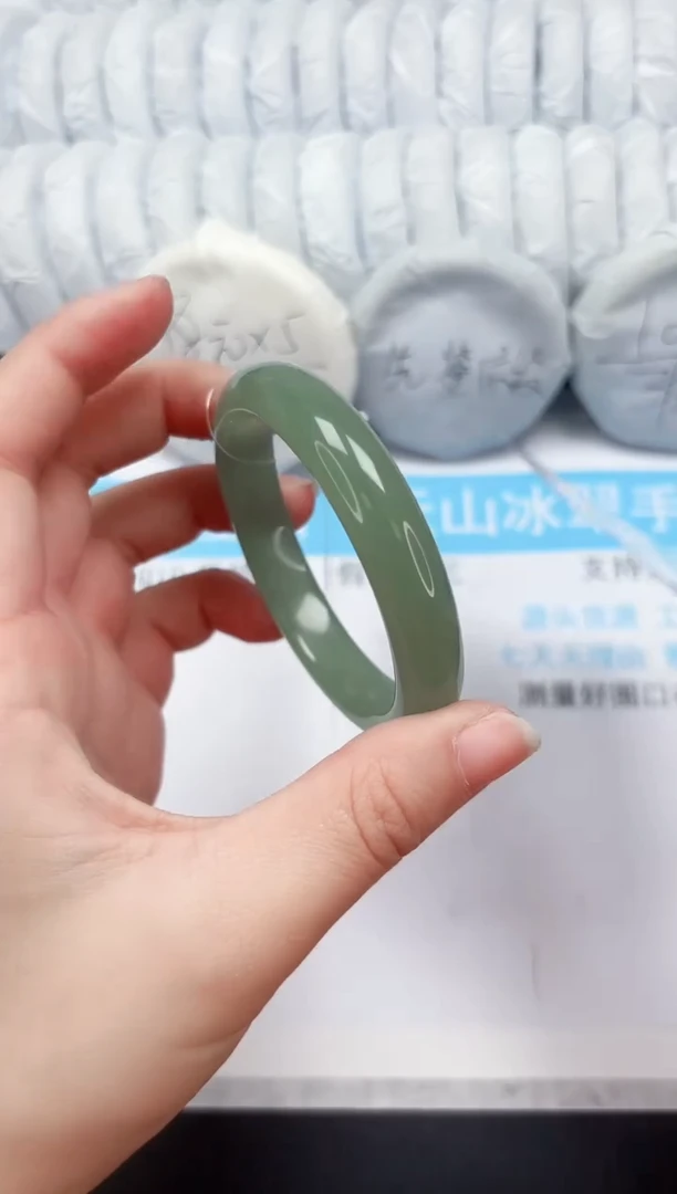 【闪购商品】石英质玉手镯未镶嵌35-57.8