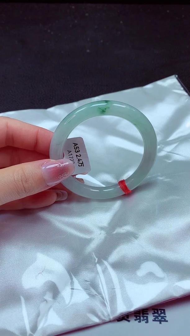 【闪购商品】翡翠手镯未镶嵌镯子53+