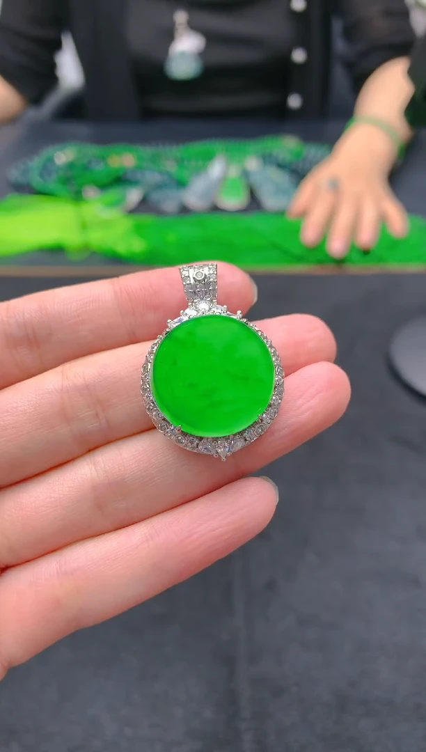翡翠未镶嵌颈饰天然A货翡翠