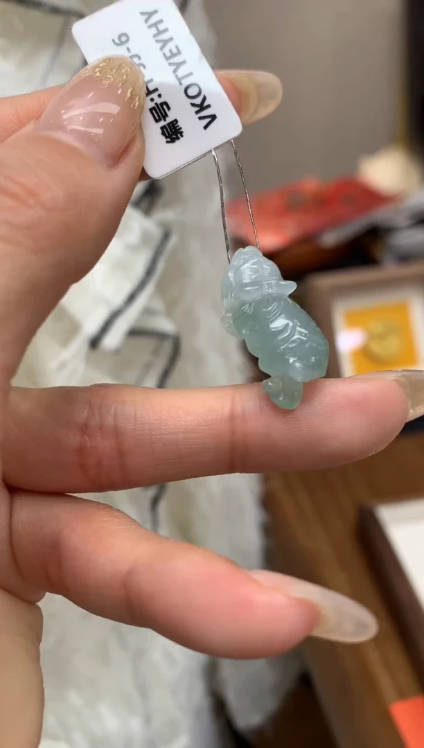 【闪购商品】翡翠颈饰未镶嵌虎虎虎虎