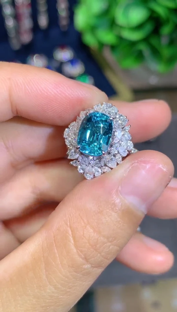 18K金镶嵌戒指碧玺3.0CT