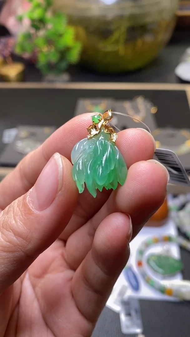 颈饰18K金镶嵌翡翠38138