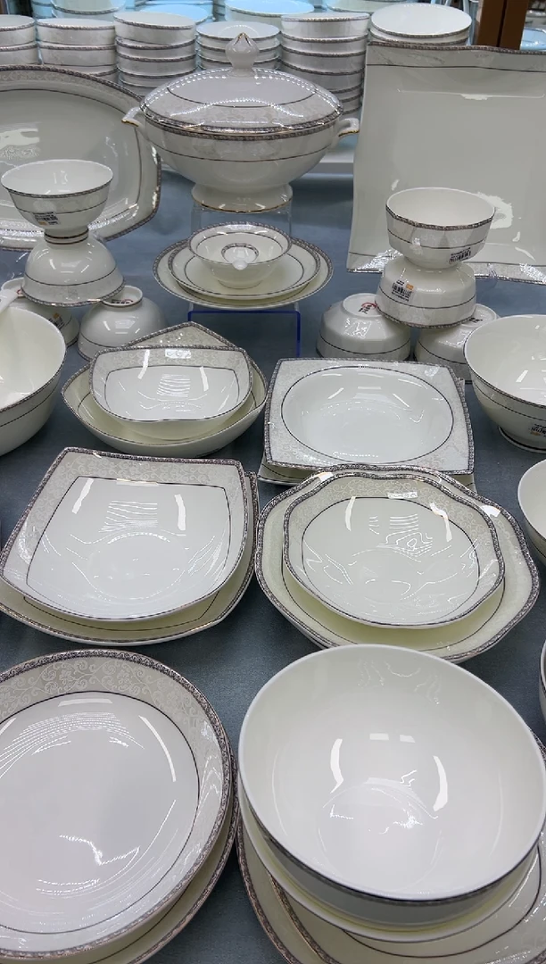 骨瓷玲珑8圆饭盘2个4.5钻石2个