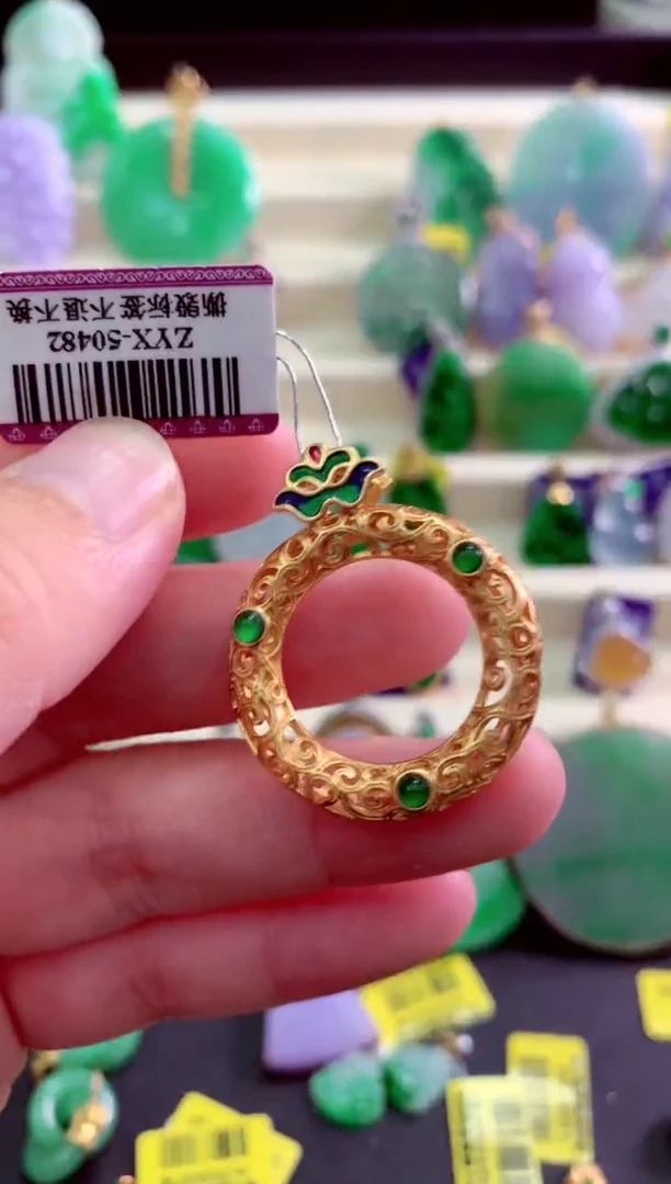 颈饰未镶嵌翡翠挂件