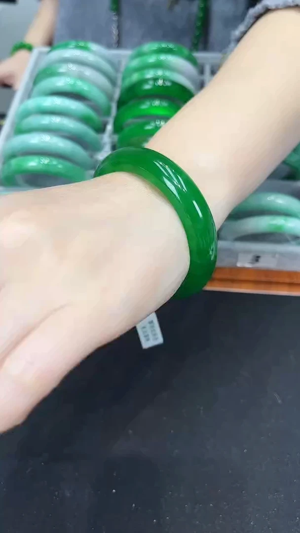 【闪购商品】砖雕h70 正阳绿正圈手镯 圈口53-60