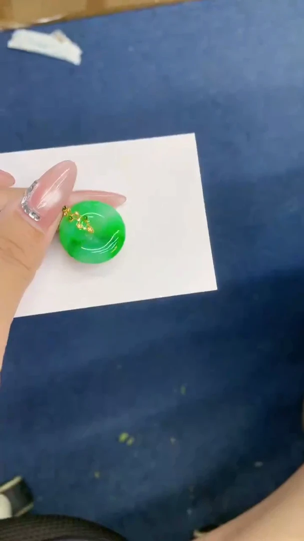 翡翠18K金镶嵌吊坠(不含链)1