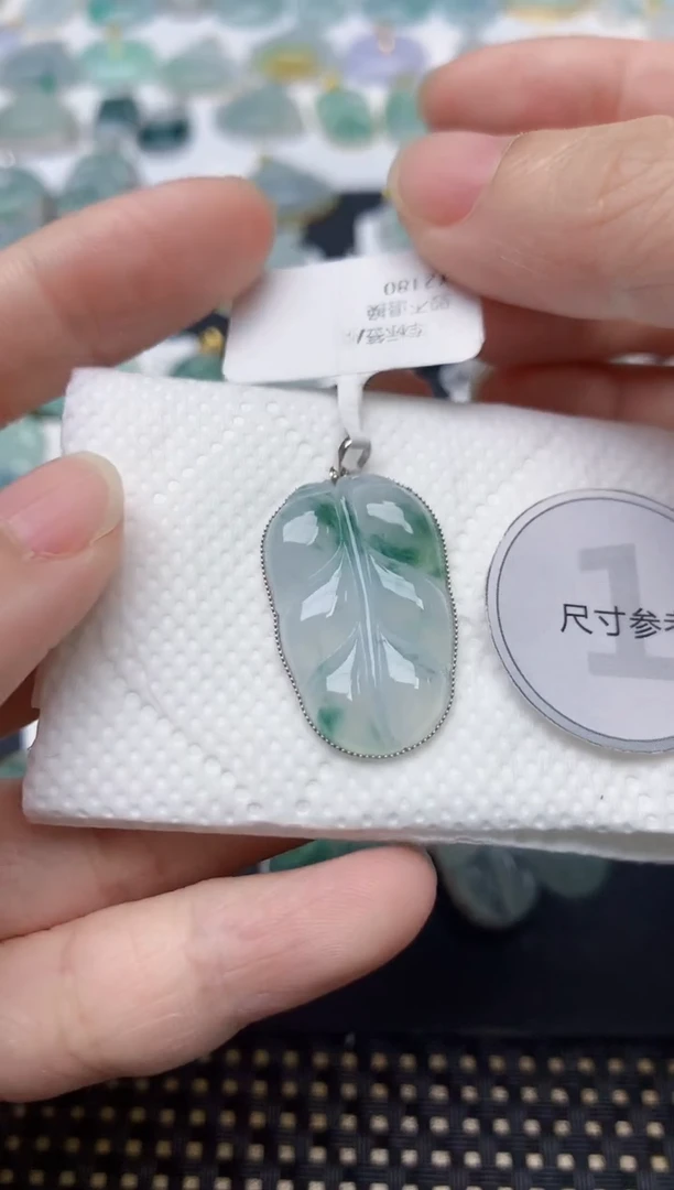 颈饰18K金镶嵌翡翠天然缅甸A货翡翠