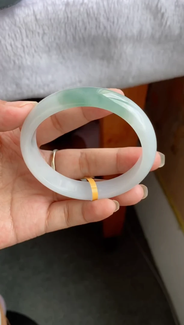 翡翠手镯未镶嵌（冰胶半山水）贵妃9号