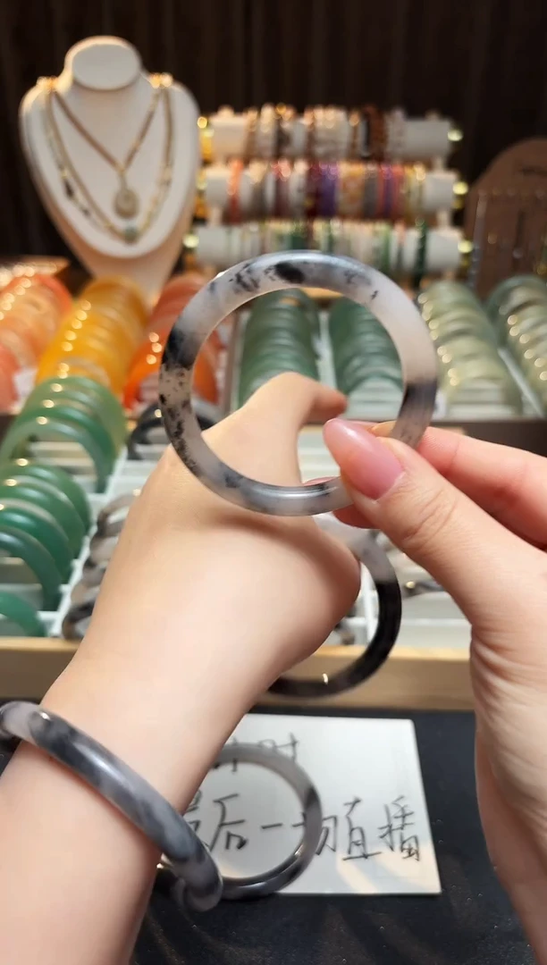 未镶嵌手镯石英质玉晏*?54