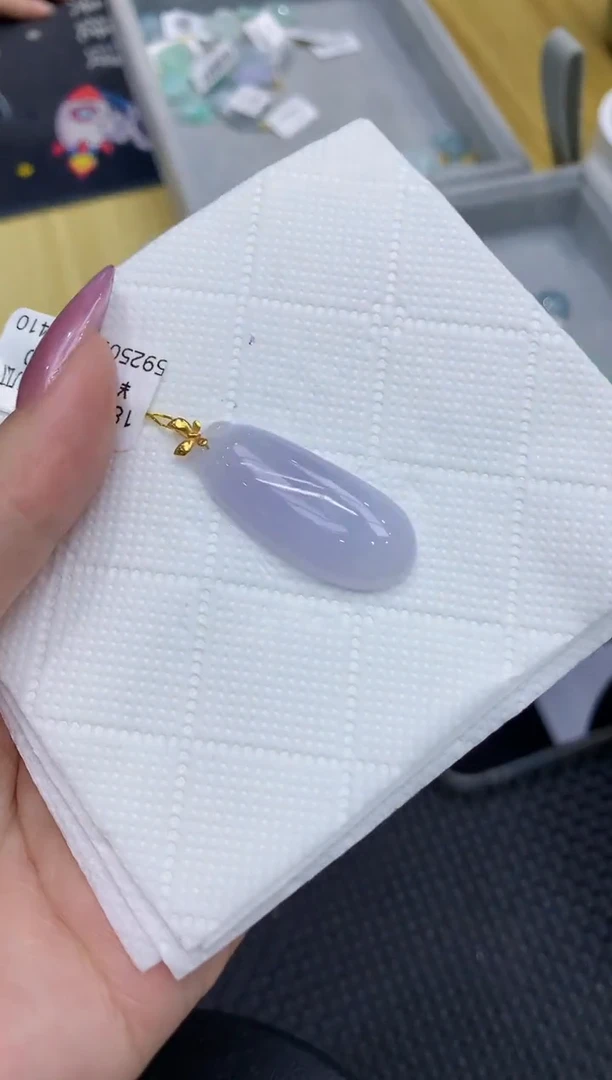 翡翠18K金镶嵌颈饰111111111