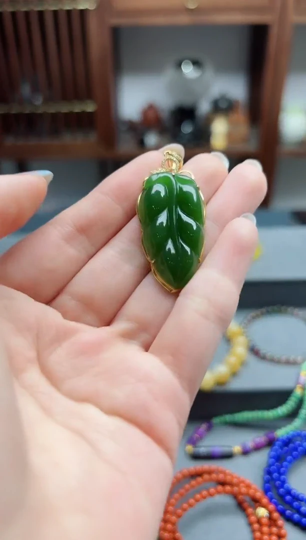 【闪购商品】和田玉颈饰18K金镶嵌18k金碧玉叶子吊坠*1 XE赠链