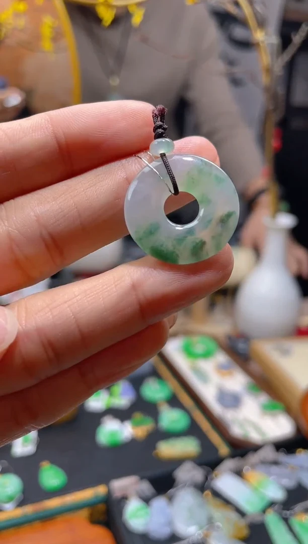 【闪购商品】翡翠颈饰未镶嵌假一赔三