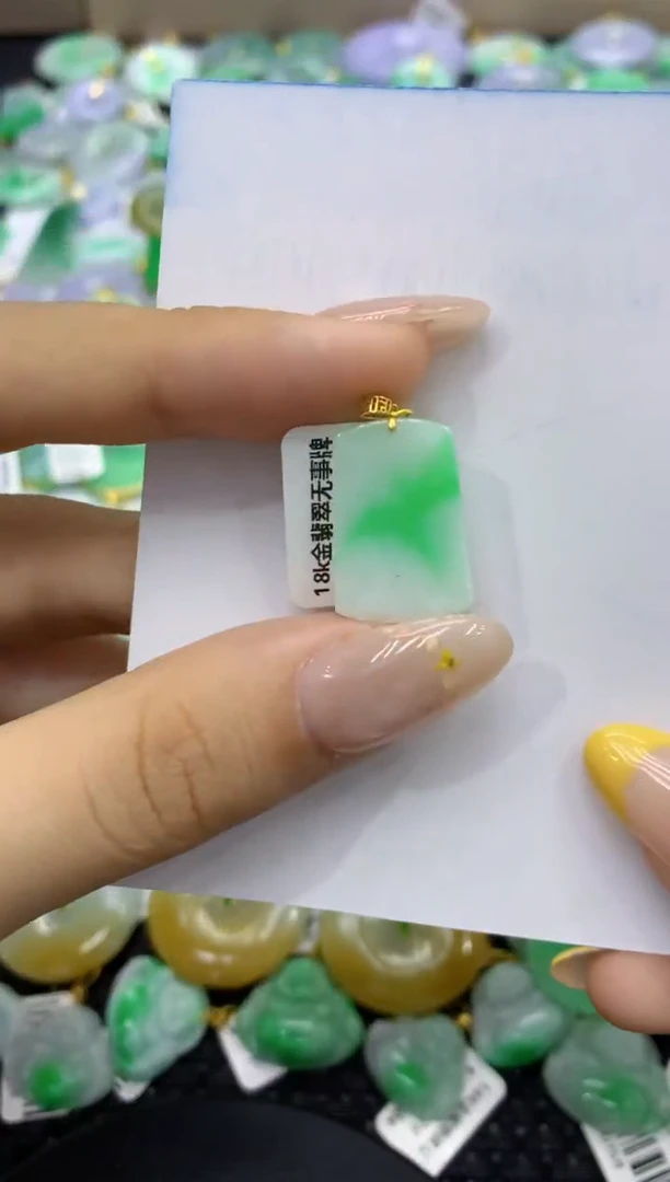 颈饰18K金镶嵌翡翠天然缅甸翡翠A货