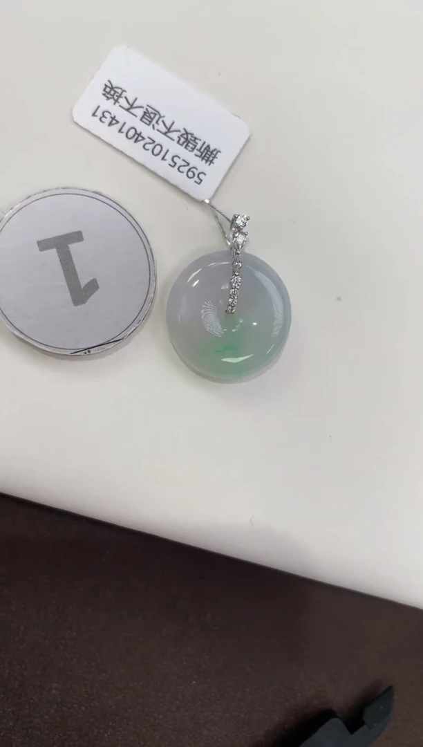 颈饰18K金镶嵌翡翠天然缅甸a货翡翠