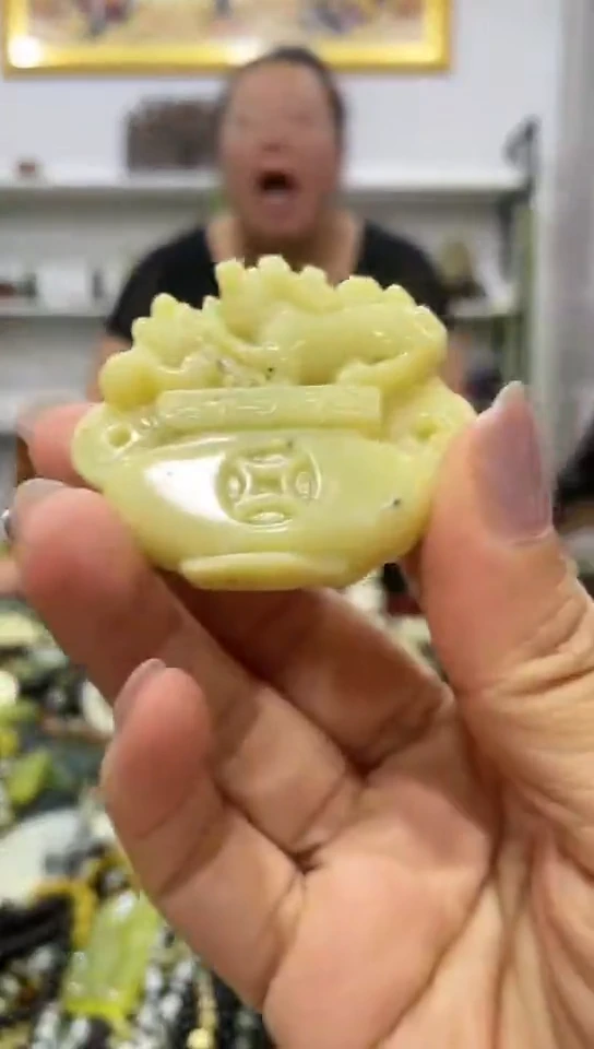 岫玉未镶嵌吊坠