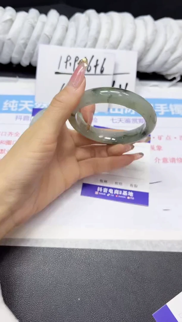 【闪购商品】石英质玉手镯未镶嵌316