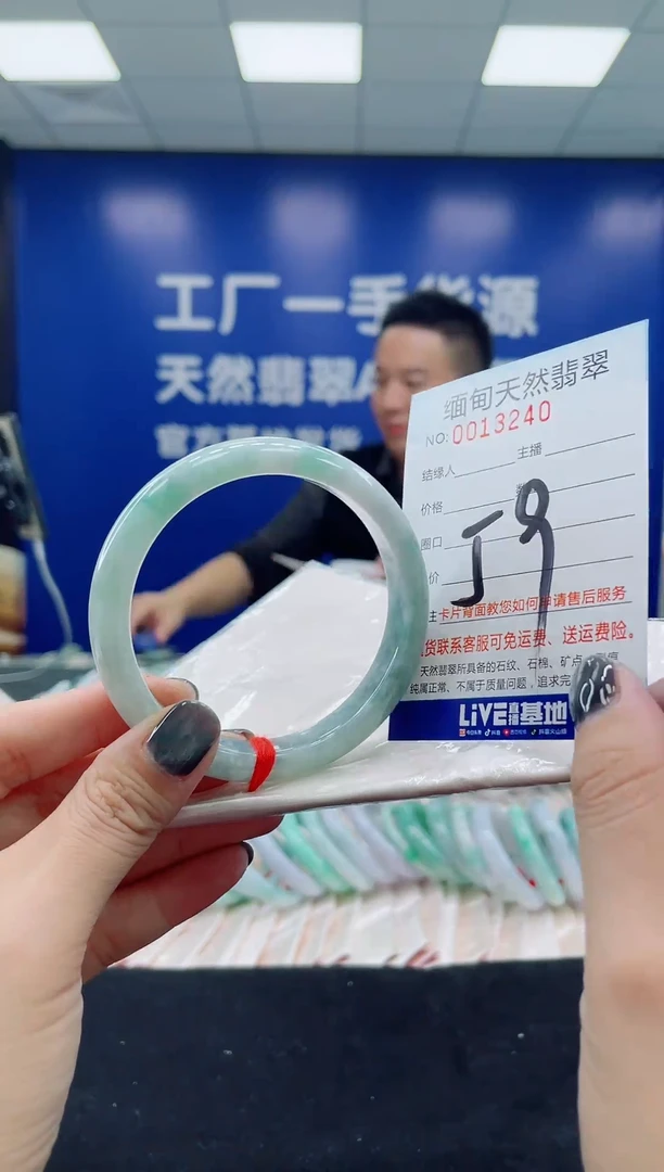 未镶嵌手镯翡翠天然翡翠手镯