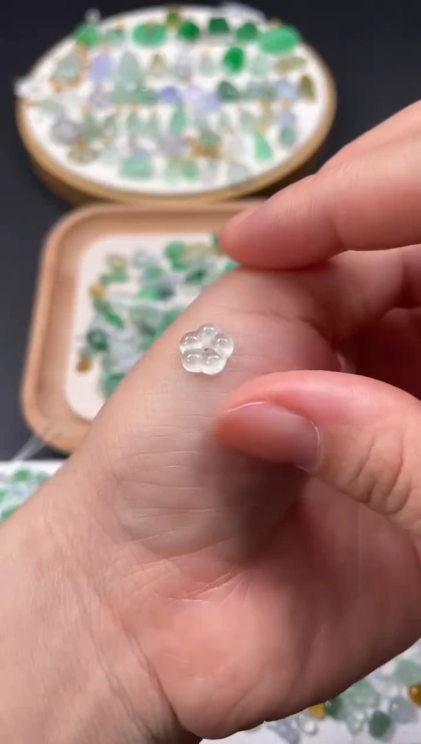 吊坠(不含链)18K金镶嵌翡翠一个JK703