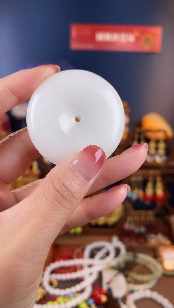 未镶嵌和田玉挂件珑**^，和田玉平安扣