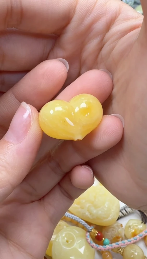 裸石琥珀未镶嵌如图