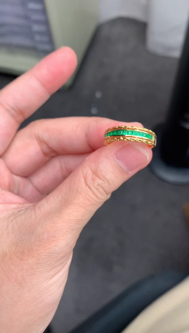【闪购商品】祖母绿戒指18K金镶嵌37分祖母绿戒指