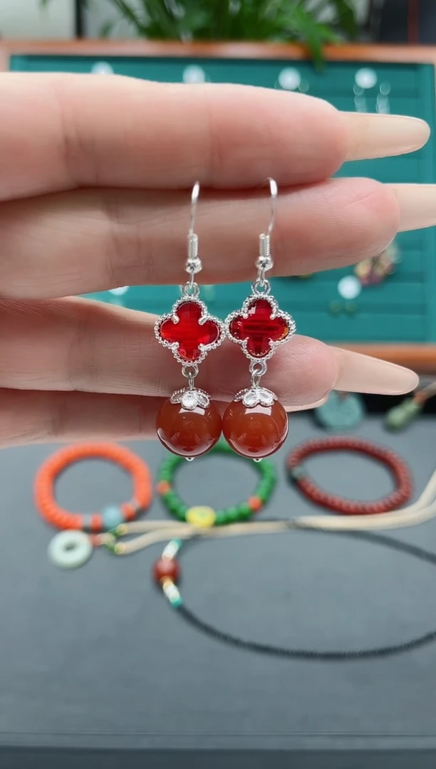 【闪购商品】南红玛瑙耳饰银S925镶嵌8820四叶草红