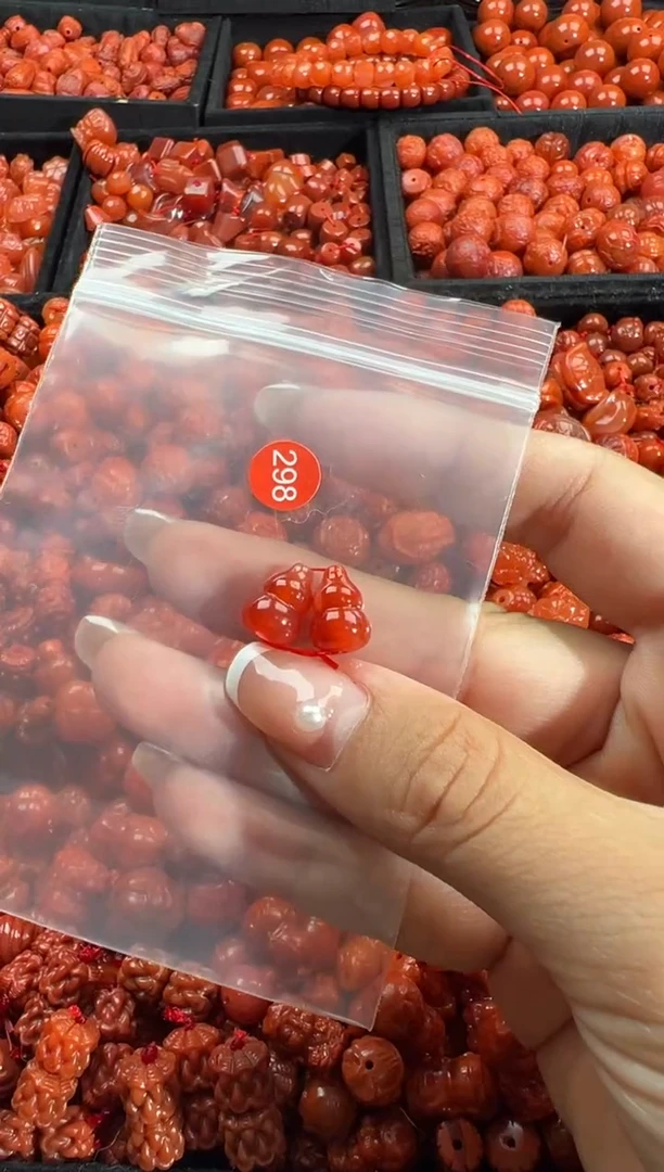颈饰未镶嵌南红玛瑙1