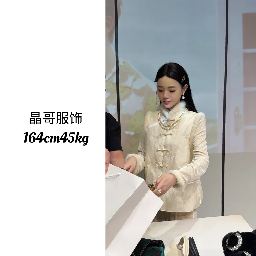 现货新款【白月光】新中式休闲百搭重工刺绣人丝水貂毛国风羽绒马甲