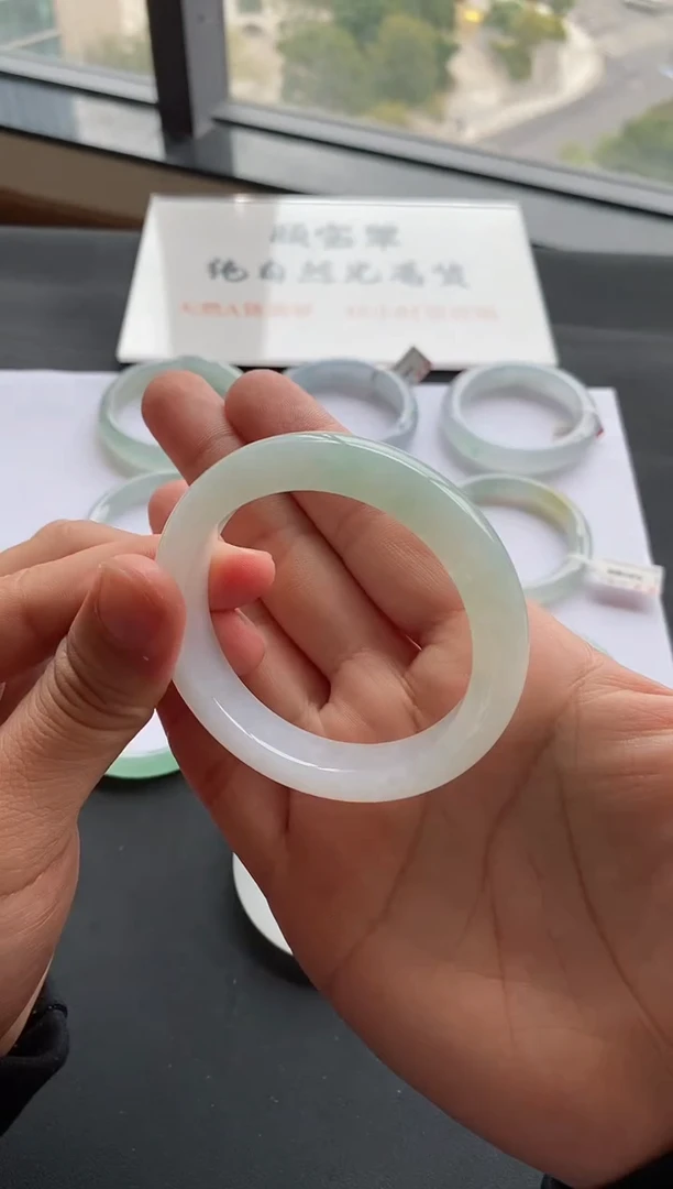 【闪购商品】翡翠手镯未镶嵌38号55.5*11.9*9.1正圈