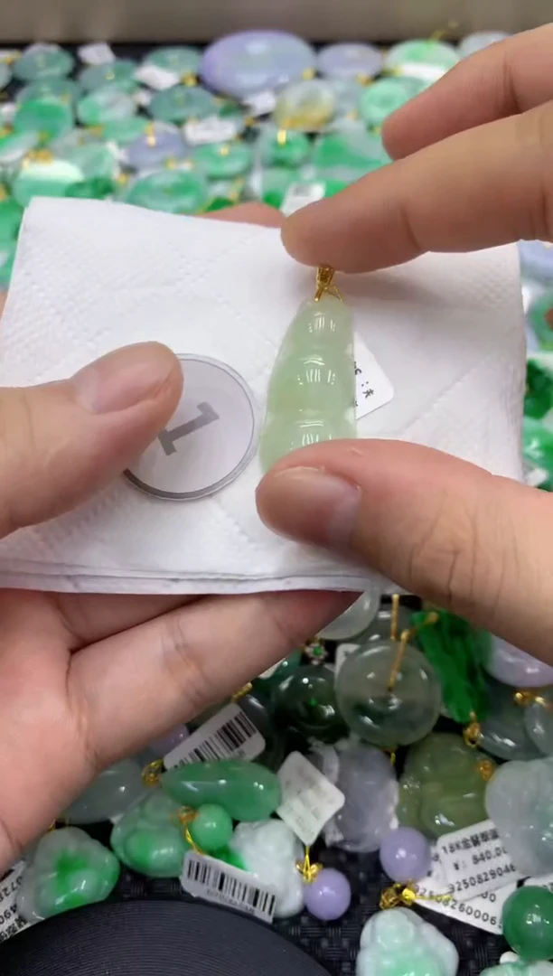 颈饰未镶嵌翡翠天然缅甸翡翠A货