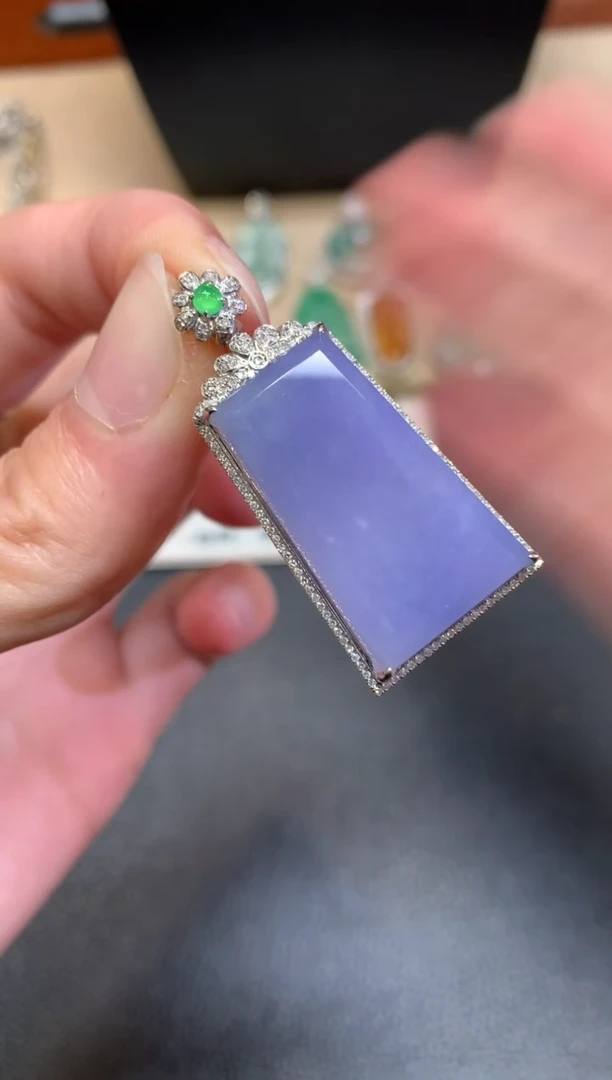 【闪购商品】翡翠颈饰18K金镶嵌无事牌【无服务费】