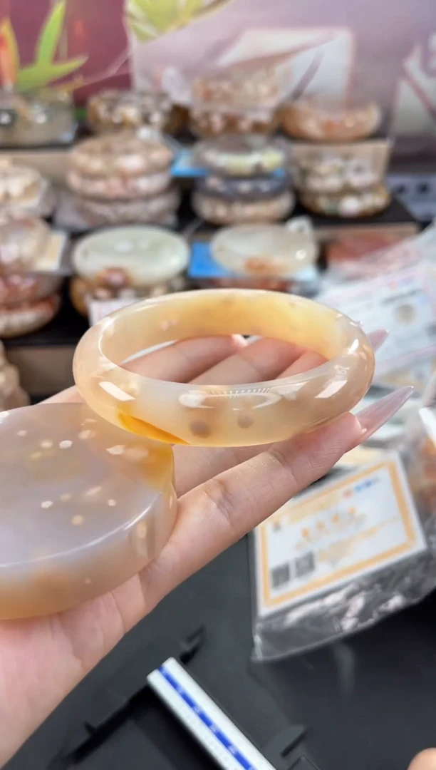 未镶嵌手镯石英质玉59