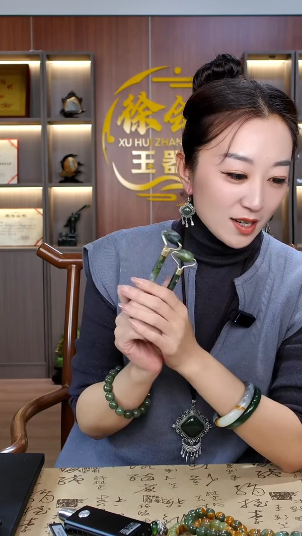 未镶嵌蛇纹石玉手把小美美-多样性发货其中发一
