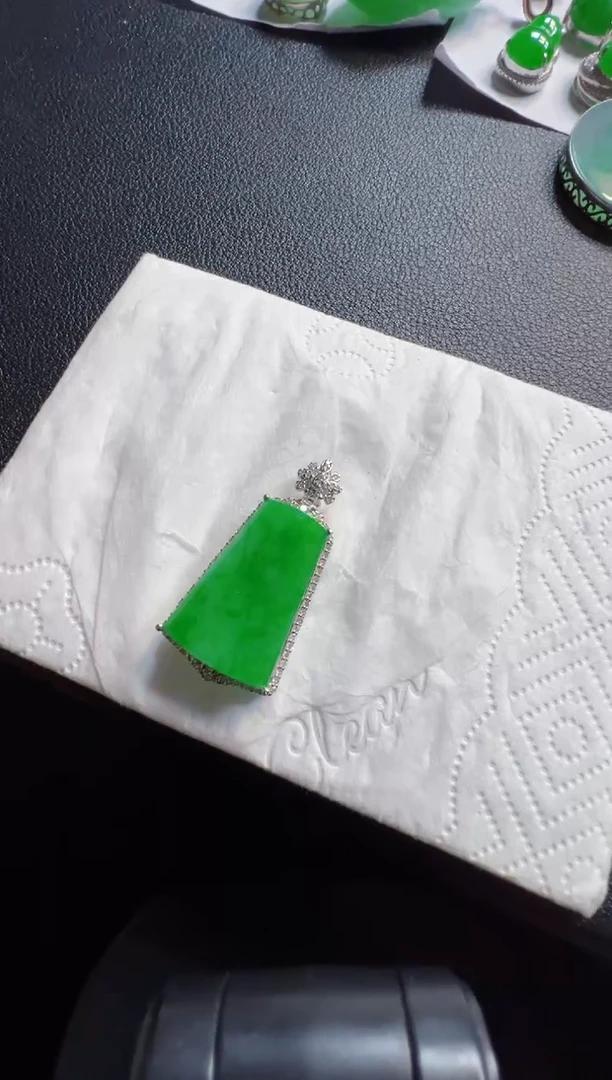 吊坠(不含链)18K金镶嵌翡翠9800