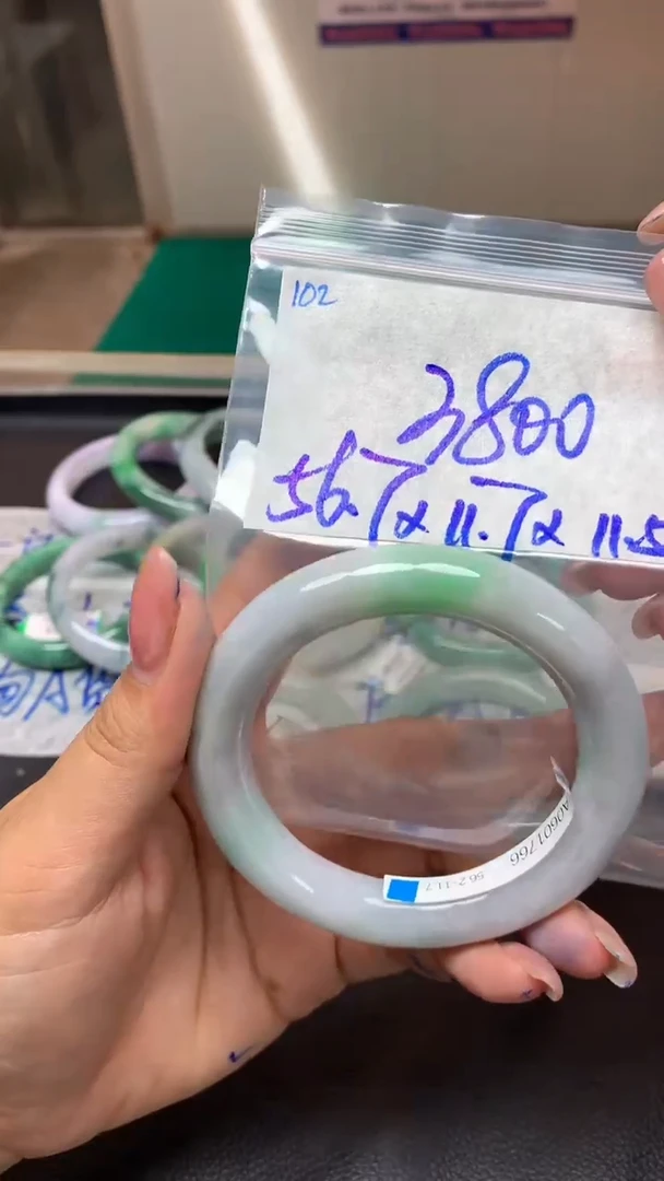 未镶嵌定制翡翠102翡翠毛货需精细抛光手镯多样性拍一发一