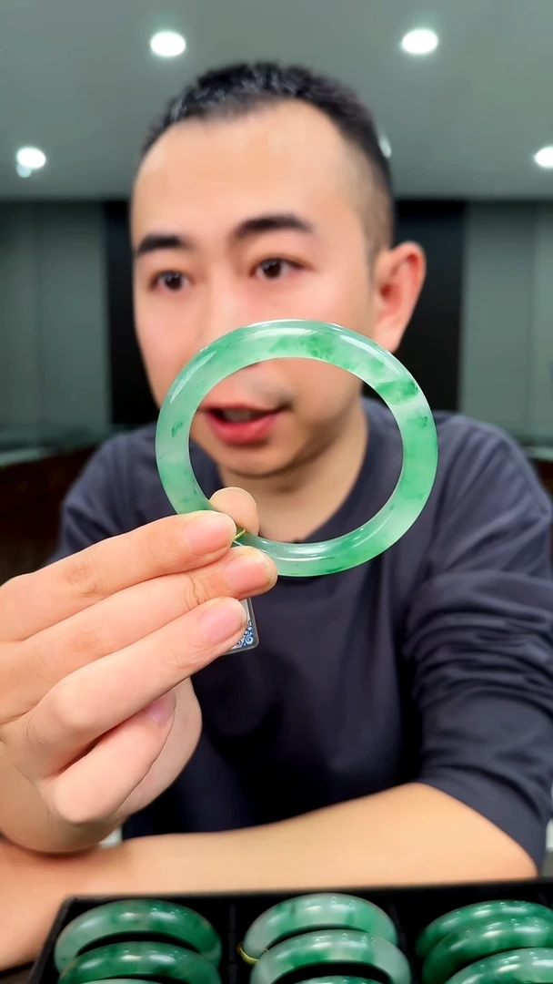 未镶嵌手镯石英质玉60.5