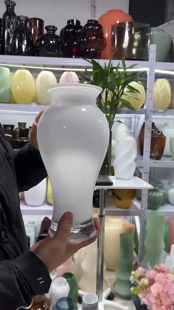 白色美人瓶微瑕介意勿拍